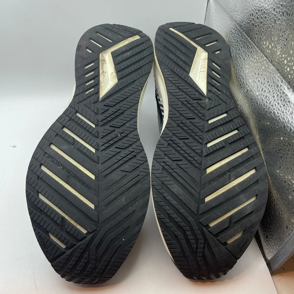 Brooks Levitate GTS 5 womens black sneakers size 9.5